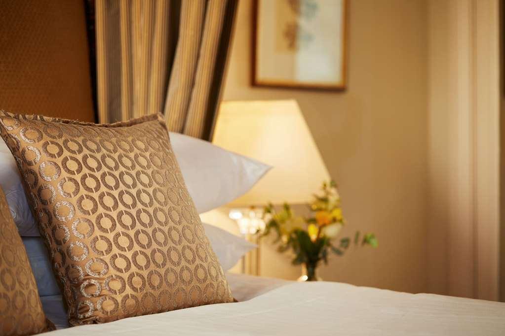 Macdonald Frimley Hall Hotel & Spa Кемберлі Номер фото