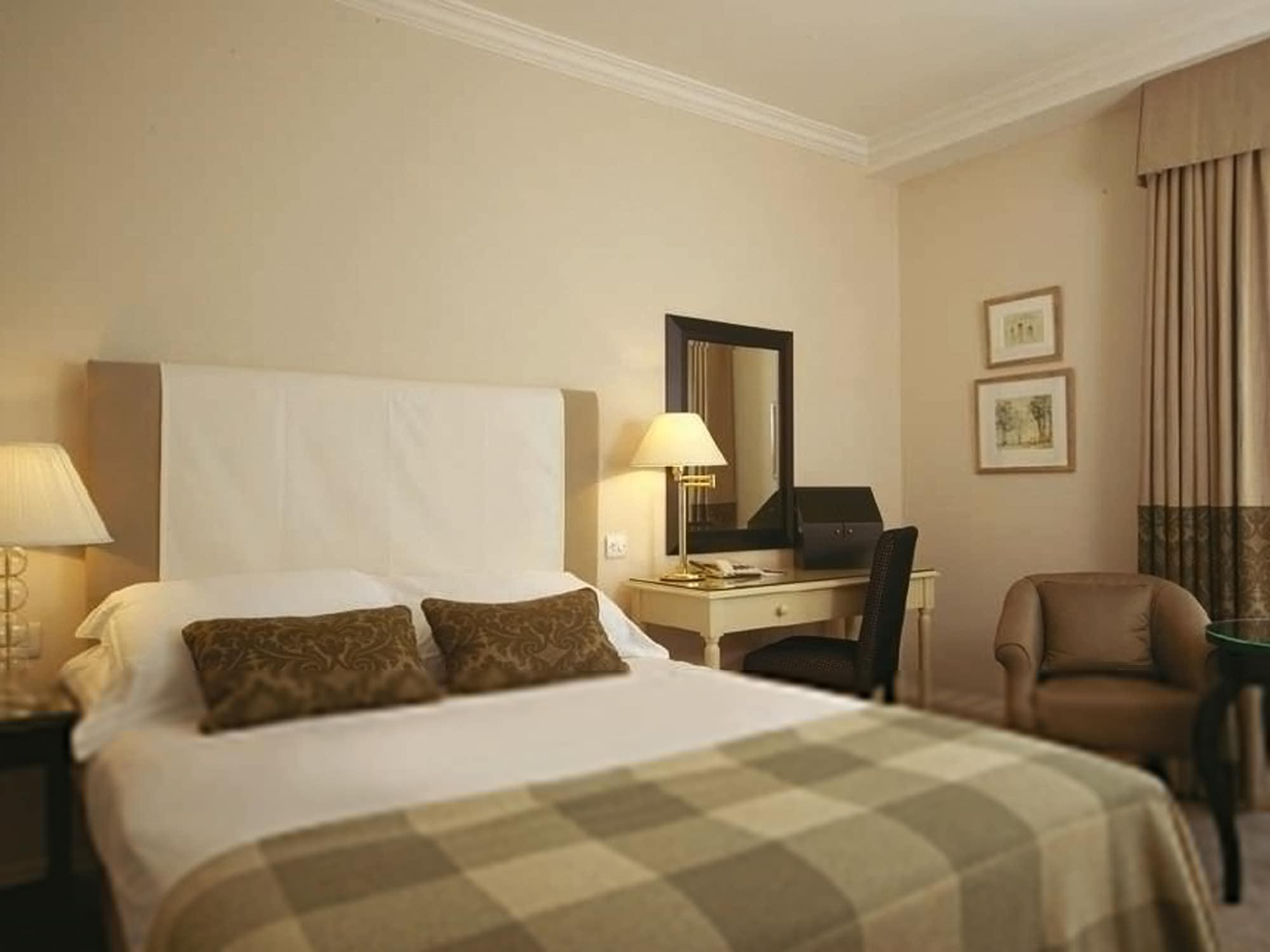 Macdonald Frimley Hall Hotel & Spa Кемберлі Екстер'єр фото